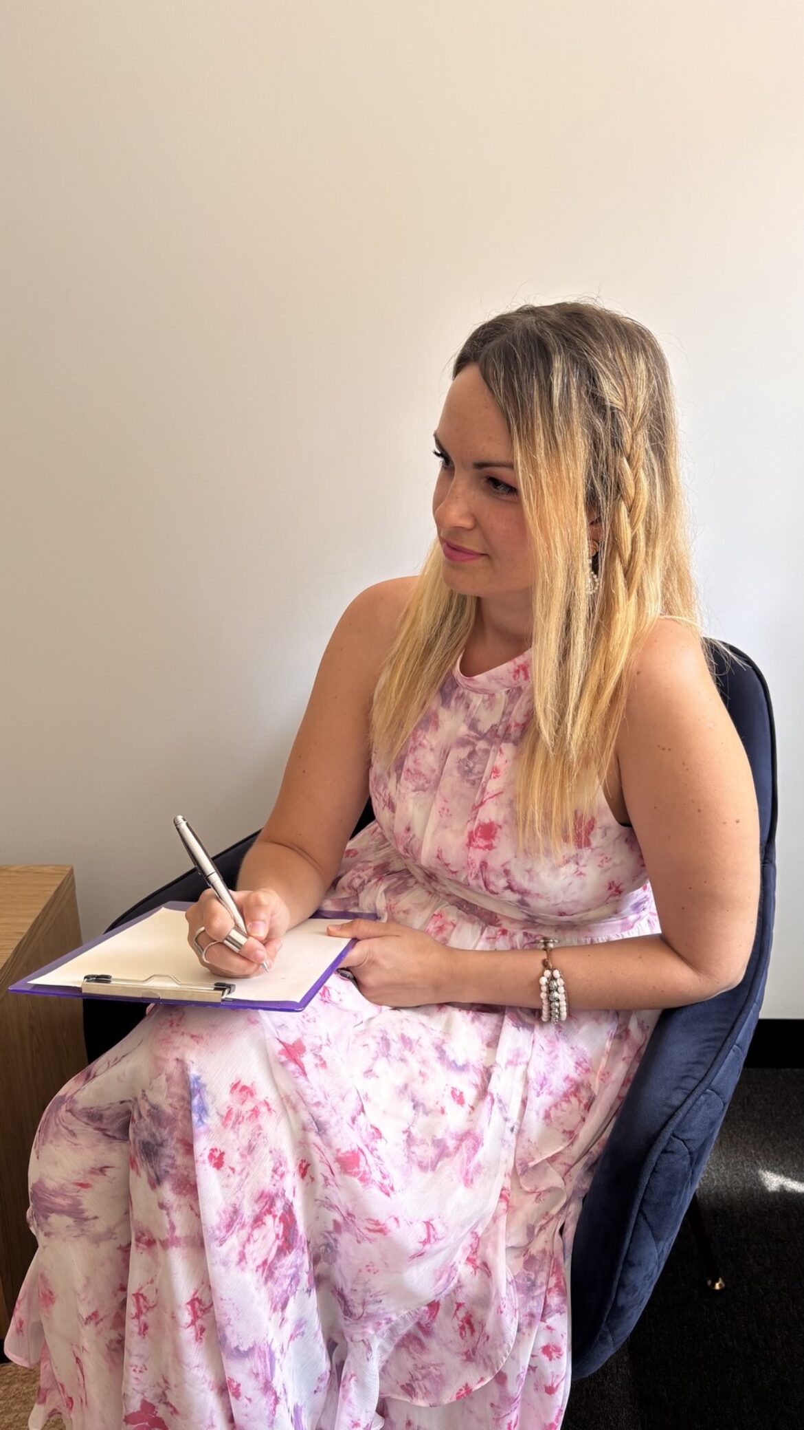Therapist in Morden taking notes during a therapy session for anxiety, OCD, social anxiety, Health anxiety